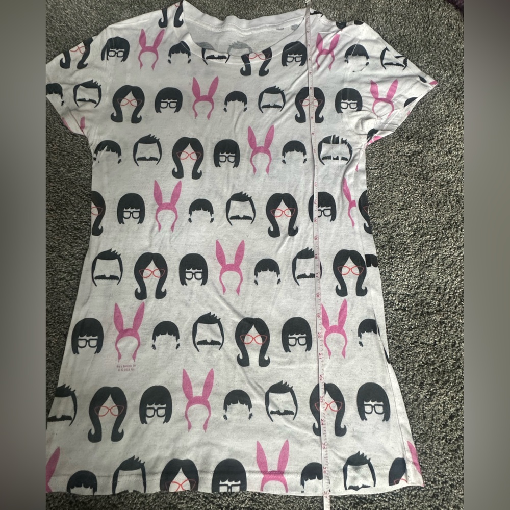 Bob's Burgers graphic t-shirt w Allover Character Print | S | shows some wear - Picture 6 of 16